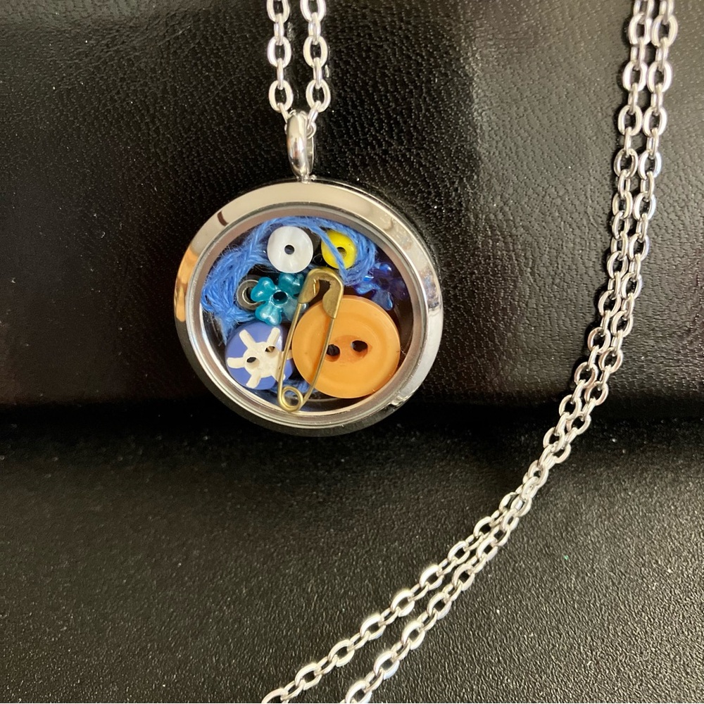 Sewing Locket Necklace Stainless Steel Pendant Buttons Thread Craft Keepsake NEW